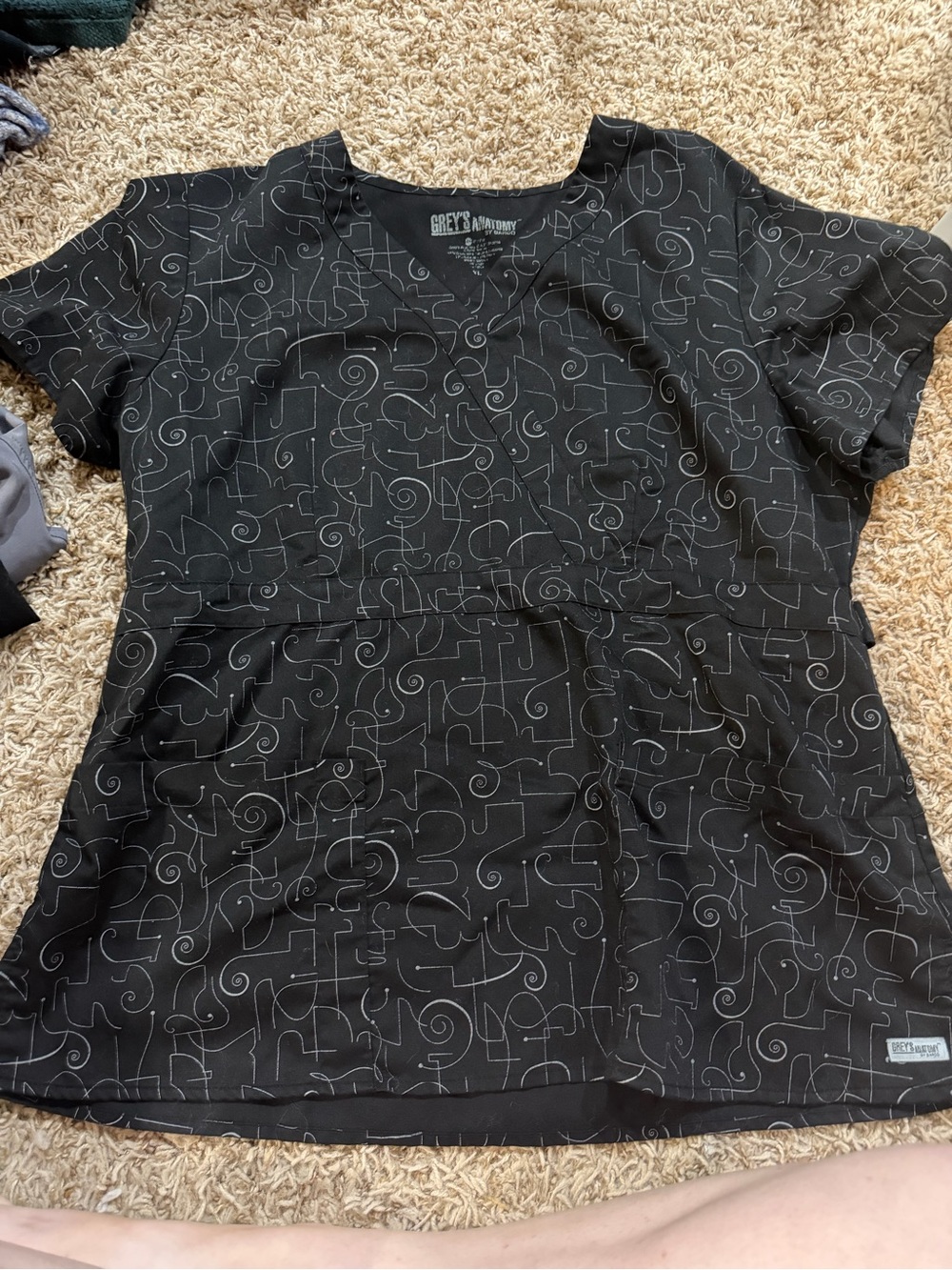 Grey's Anatomy Black Short Sleeve Scrub Top with Abstract Line Print
